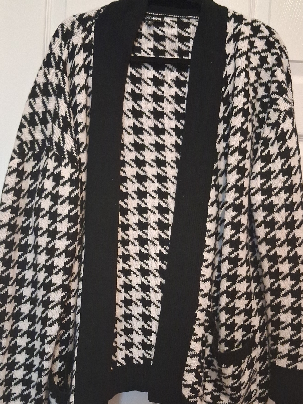 Fashion Nova Black & White Houndstooth Open-Front Cardigan